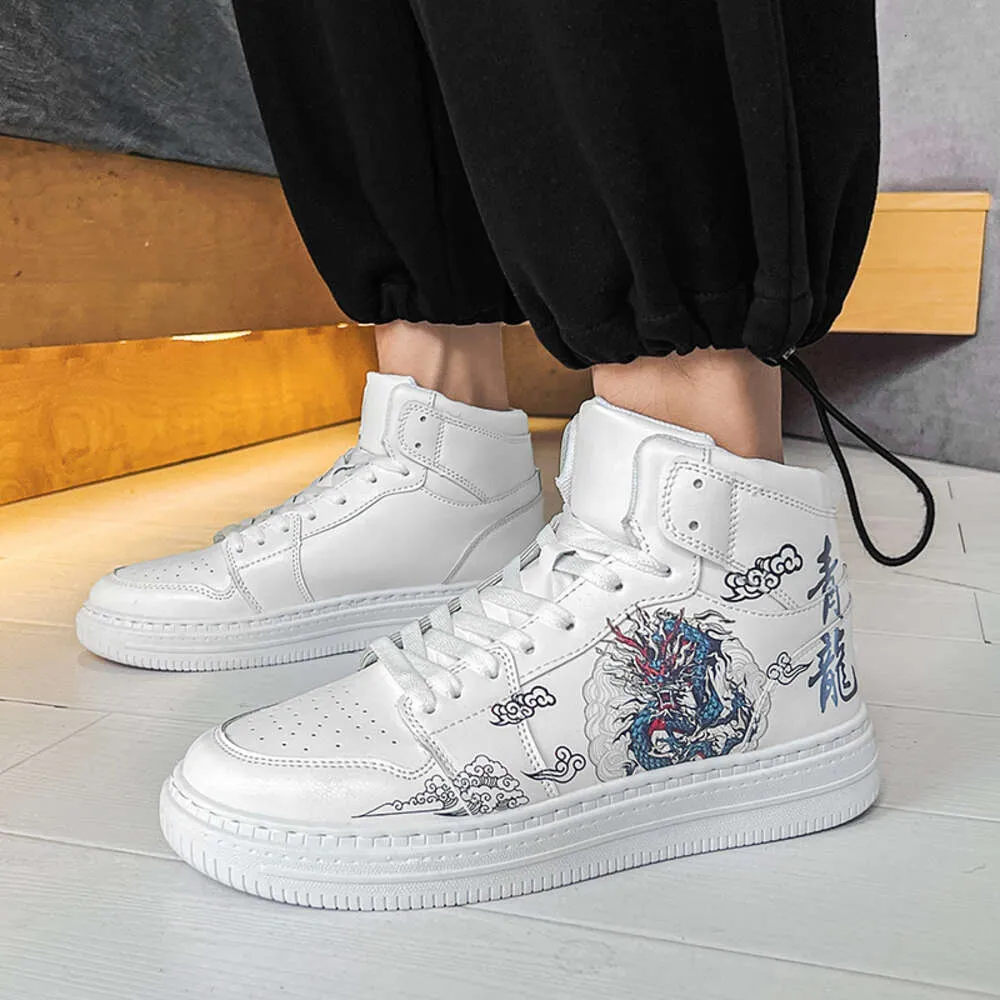 Estilo chinês dragão masculino alto couro branco na moda tênis casuais homem moda ao ar livre sapatos de skate para homem