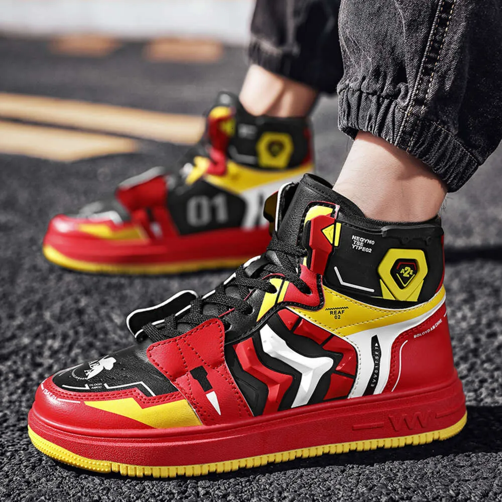 2023 Trend Red High Top Skateboard da uomo Autunno Inverno Moda Uomo Scarpe sportive casual Scarpe da ginnastica firmate con piattaforma da uomo