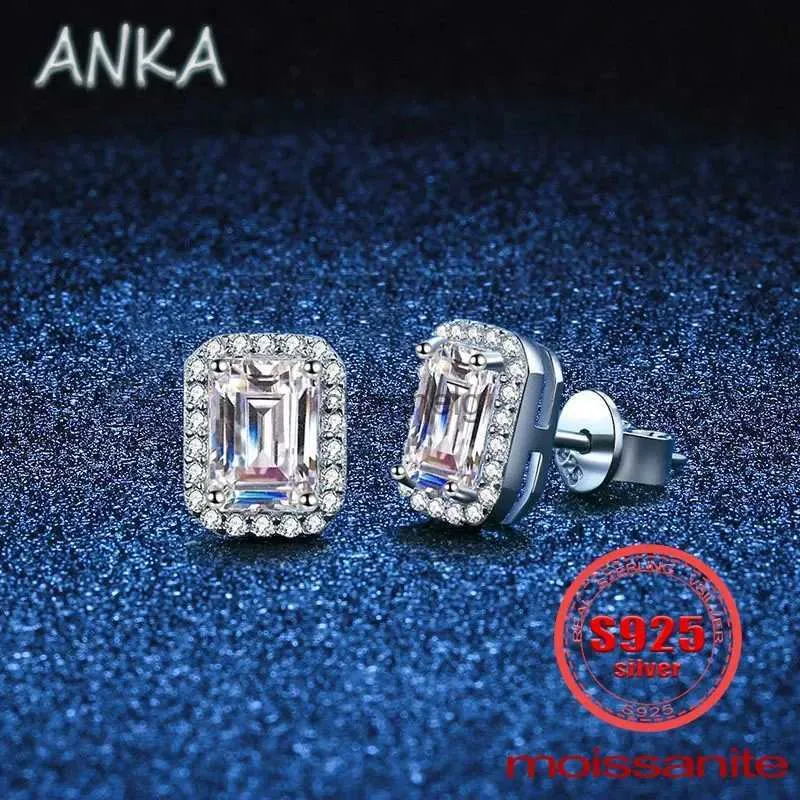 Stud Anka New S925 Srebrne kolczyki prostokątne Radiant Grupa Mother Green Cut D Color 1ct Moissanite Women's Kolczyki YQ240110