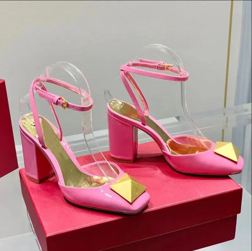 Barbie rosa couro patente sandálias de salto alto bombas sapatos de salto grosso sandália feminina faixa de tornozelo festa casamento luxuoso designer de fábrica sapato