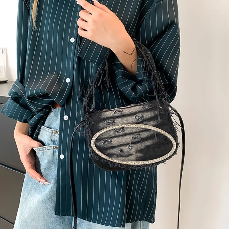 Modedesigner väska nisch design underarm väska mode personlighet enkel axel crossbody sadel väska