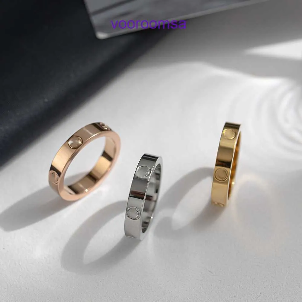 Luxurys designare av högsta kvalitet ringer Carter Women Minimalist Korean Version Titanium Steel Couple Ring som förlorar pigmentmatchning med originalbox