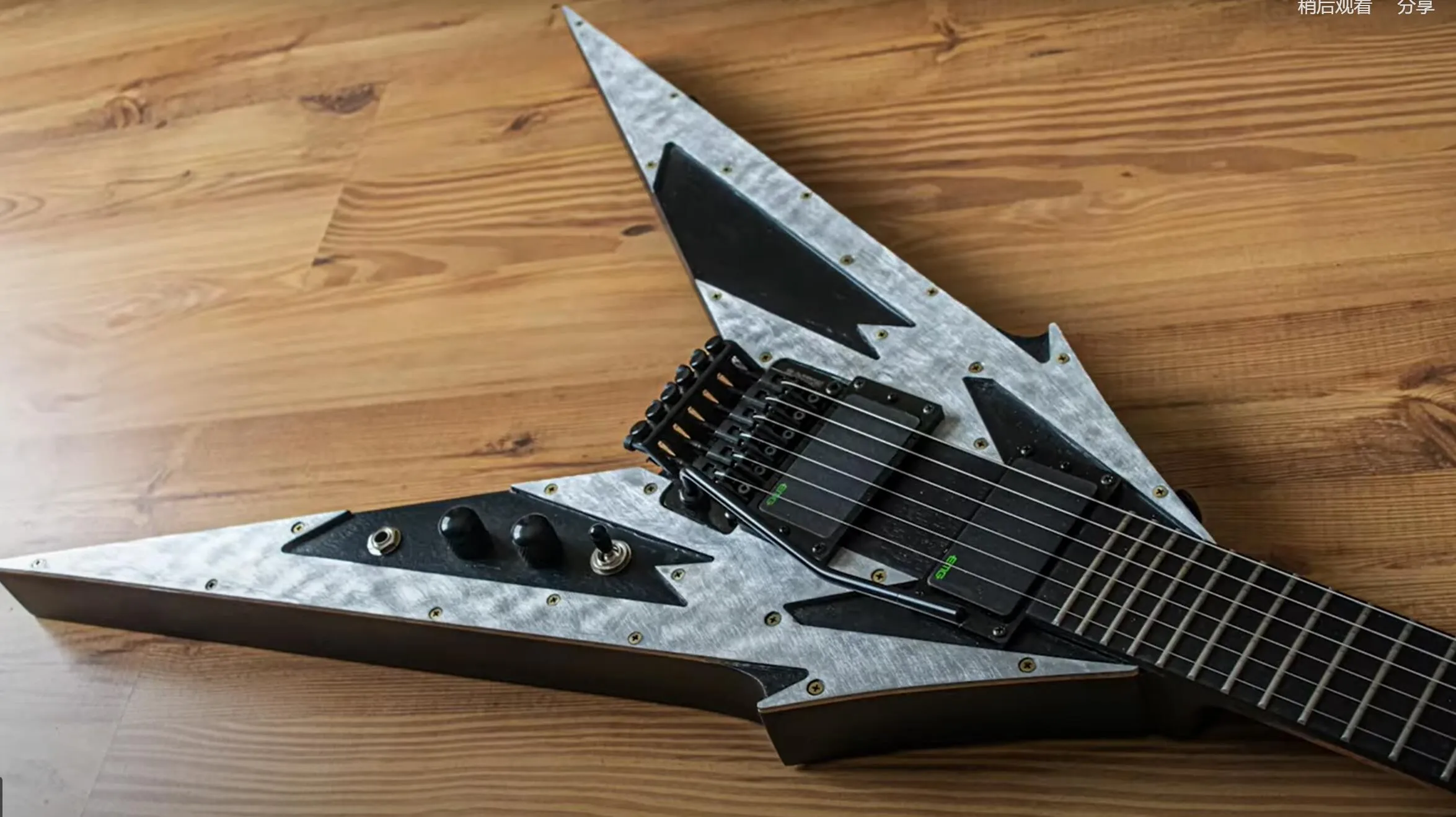 Jame Hetfield Reveal Flying M elektrische gitaar Mahonie body zaagblad inleg China EMG pickups Floyd Rose Tremolo Zwarte hardware