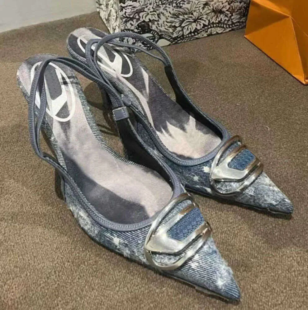 Die Denim talons hauts été nouvelle qualité dos creux pointu mince défilé de mode Baotou sandales pour les femmes 4512