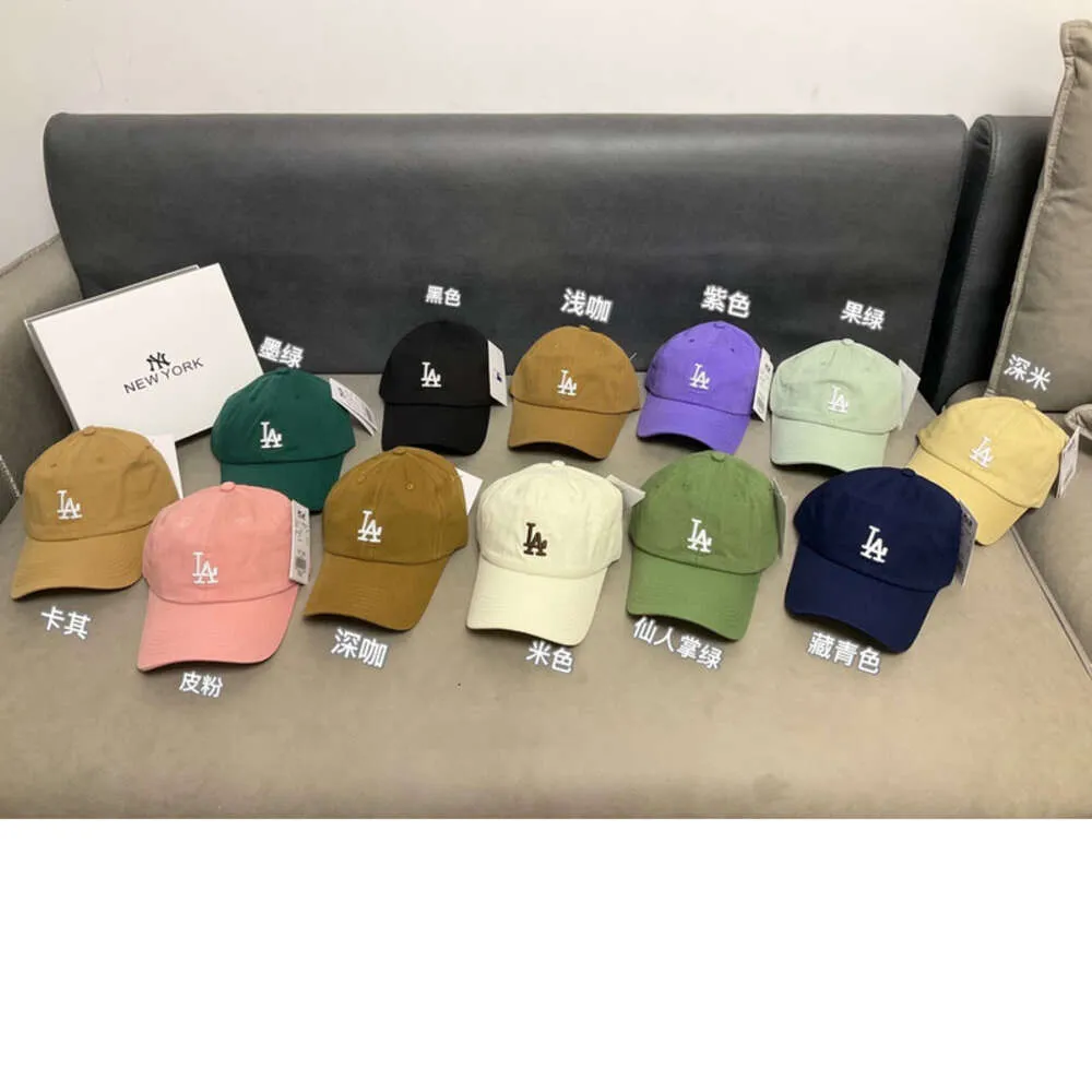 L 2024 Koreansk utgåva 12 Color Candy Adult Logo broderi Ny mjuk topp -mäns och kvinnors mössa Par Baseballhatt Yankees