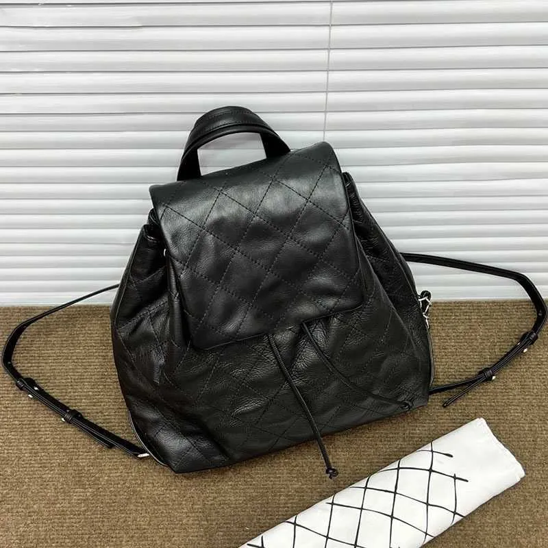 Envejecido para mujer ajustable Vinatge Turn Correa de piel de becerro Negro Plata Mochila Bolsas de bloqueo Hombro Cordón Cubo Gran Capacidad Viajes Diseñador Bolsos 20x25cm