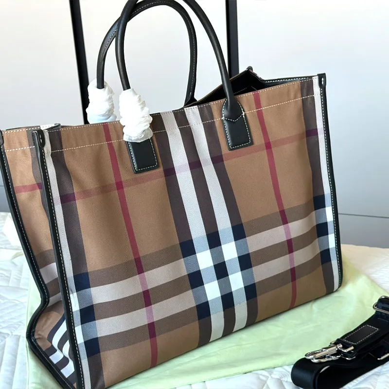 Fashion Designer bag High quality new color new plaid can hold size45X32cm shopping bags Hand-held crossbody bag