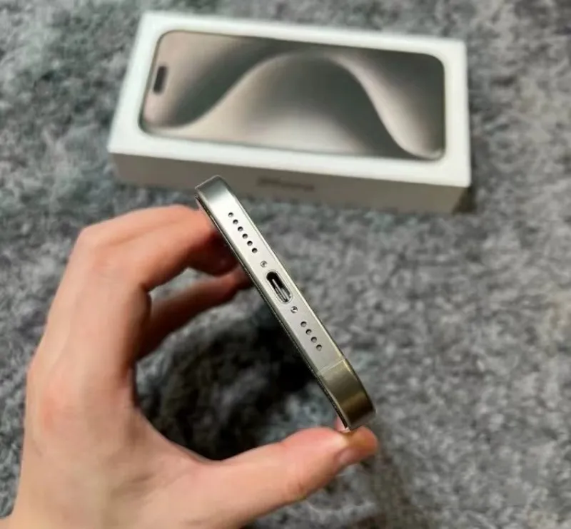 Unlocked IPhone XR Converted To IPhone 15 Pro 3GB RAM, 64GB/128GB