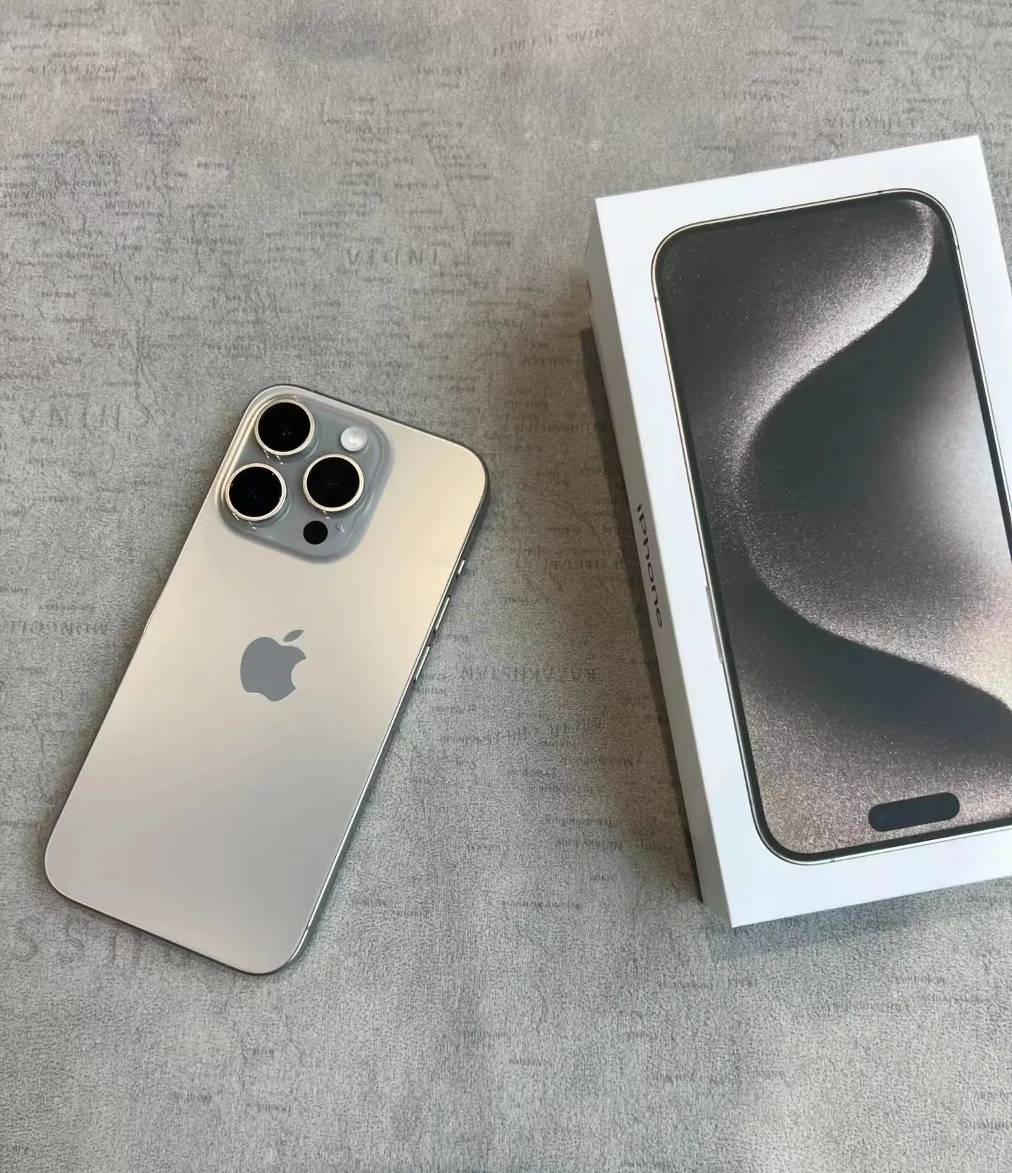 Unlocked IPhone XR Converted To IPhone 15 Pro 3GB RAM, 64GB/128GB