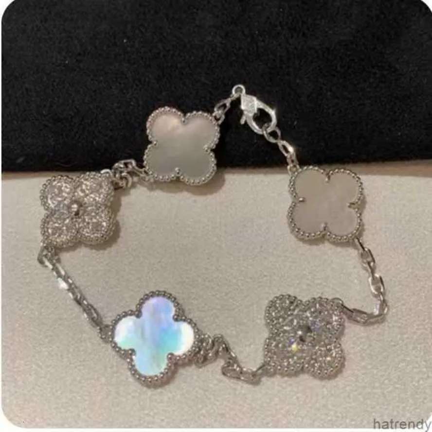 Vanly Bracelets Cleefly 2023 Luxury Clover Designer Bracelet Mother of Pearl 18K Gold Brand Love Bangle Charm Shining Crystal Jewelry for Wom2 K0qa