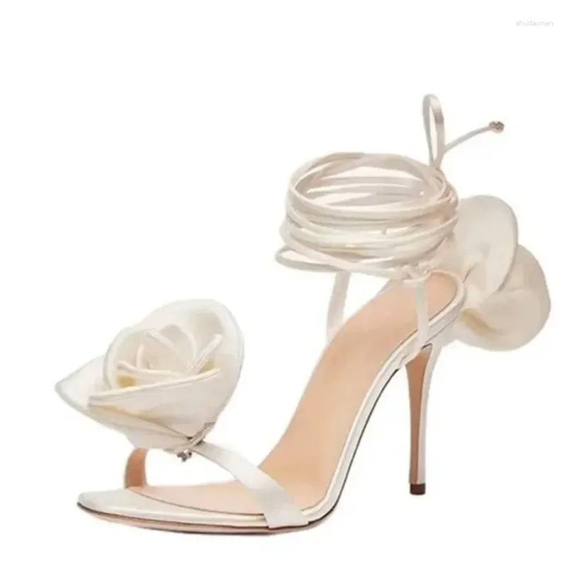 Sukienka buty 2024 Damskie okrągłe palec u nogi smukły na obcasie jedwabny róży róży duże sandały szczelinowe Occidental show bankiet