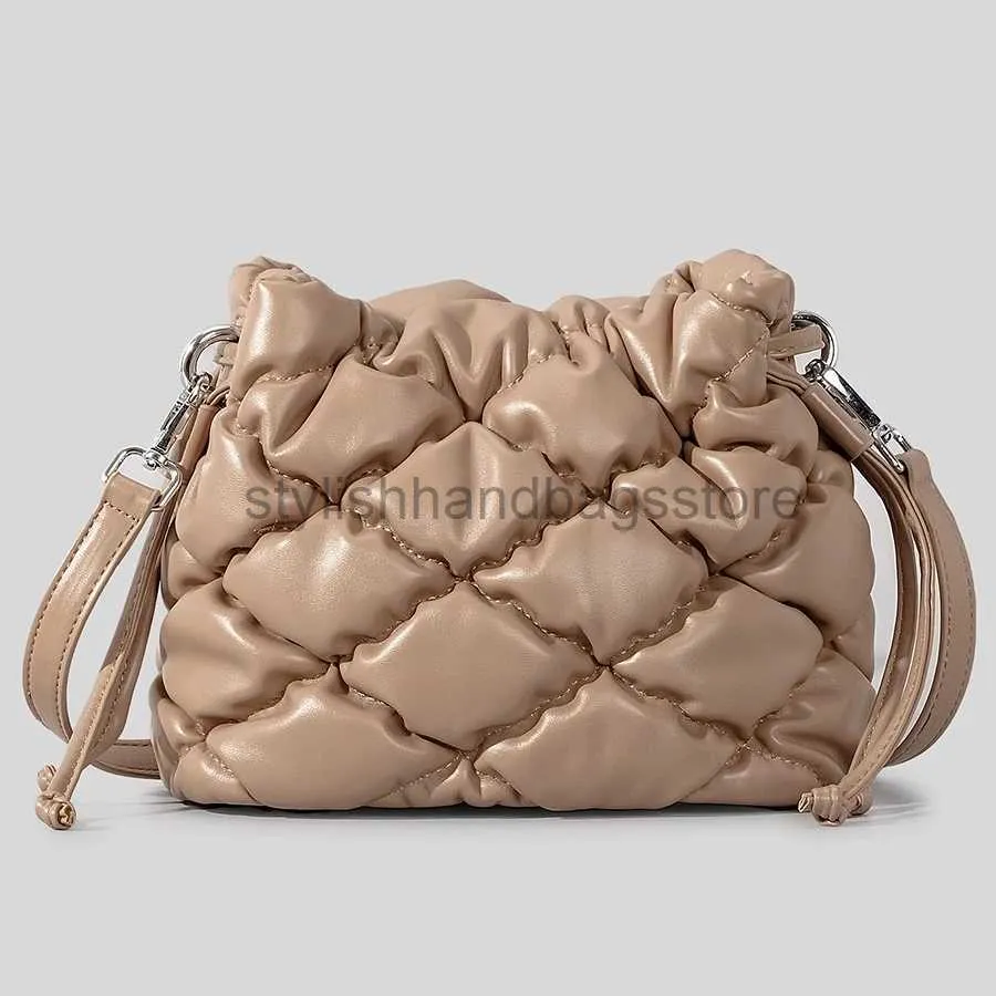 Axelväskor mode lingge quiltad vadderad hink väska designer kvinnor lyx pu läder puffy crossbody liten tote purse2023stylishhandbagsstore