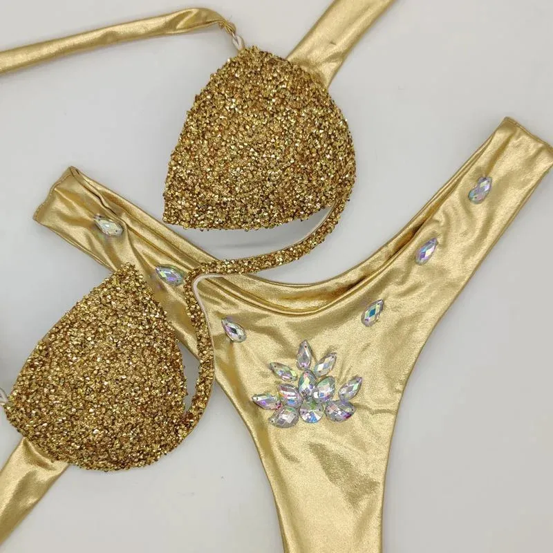 Diamond Bikini Women Stone Sexig badkläder 2 PCS Kläder Set Female Beach Swimsuit Beach Wear Clothing i Golden Color 240109