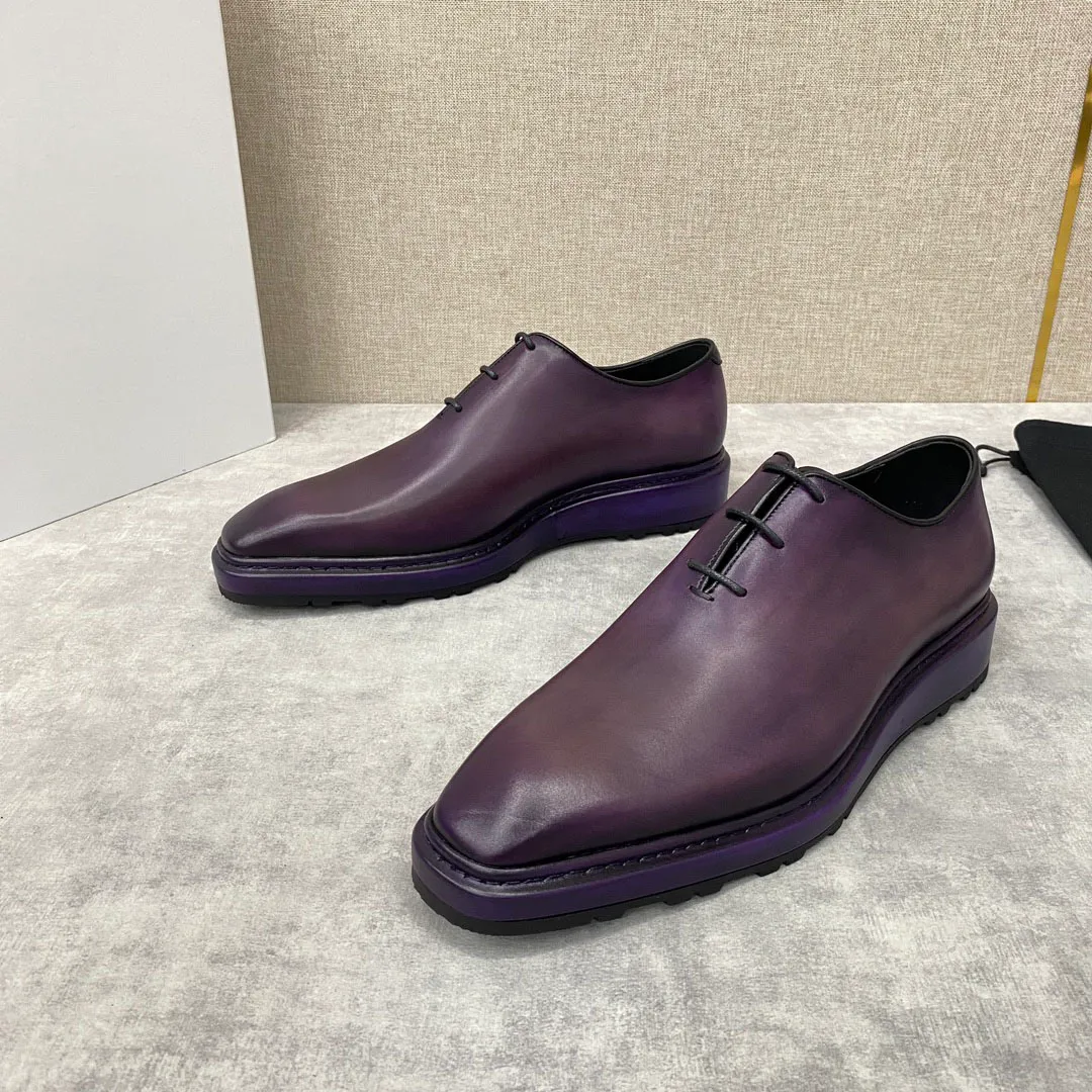 Designermode, Luxusmode, neue Herren-Business-Lederschuhe der Marke, niedrig geschnittenes Kalbsleder zum Schnüren mit blauer/weinroter Farbe, geeignet für alle Jahreszeiten