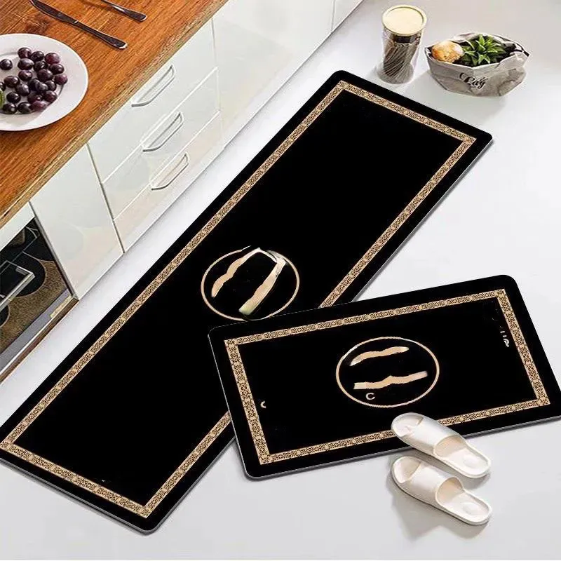 Quality Carpet Bathroom Kitchen Floor Mat Classic Logo Print Entrance Door Foot Mat Bathroom Water Absorbing Home Decoration Floor Mat