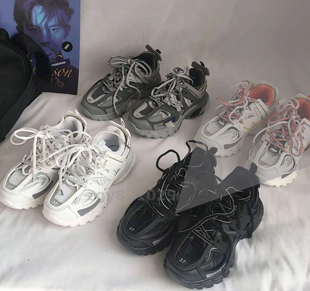 Designer de luxe Femmes Mens Casual Shoe Track 3.0 LED Sneaker Lighted Gomma Entraîneur en cuir Nylon Imprimé Plate-forme Baskets Hommes Baskets légères Chaussures 36-45 Z88