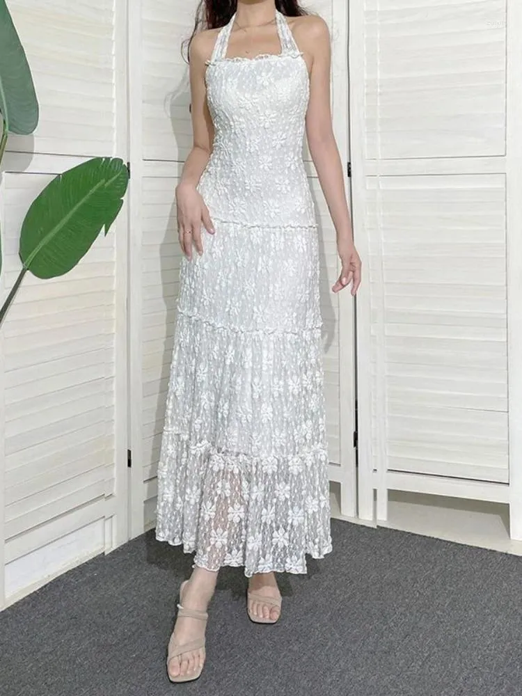 Повседневные платья, летнее винтажное платье с открытой спиной в стиле ретро, женское белое корейское модное вечернее длинное женское кружевное элегантное сексуальное платье с бретелькой на шее, 2024