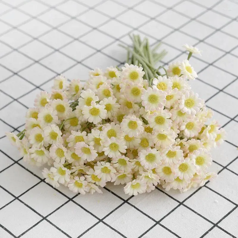 Dekorativa blommor 6 PCS Simulering Chamomile Flower Daisy Bouquet - Omfamna skönheten i Nature -Perfect for Wedding Home Car Party