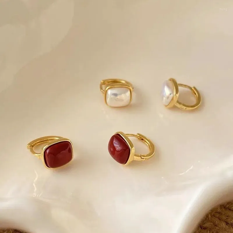 Stud Earrings French Minimalist Style Pearl 2024 Female Niche Light Luxury High-end Fashion Creative Jewelry Gift