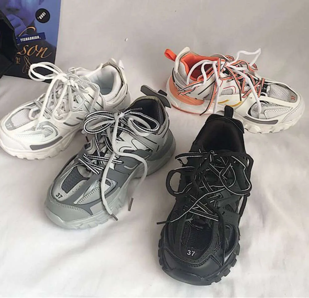 Designer Luxury Womens Mens Casual Shoe Track 3.0 LED Sneaker Illuminato Gomma in pelle Trainer Nylon Stampato Platform Sneakers Uomo Scarpe da ginnastica leggere 36-45 m49