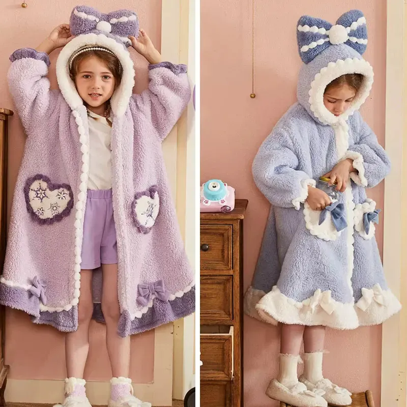 Kids Hooded Robe for Girls Winter Princess Child Girl Thick Keep Warm Long Nightgown Coral Fleece Soft Bathrobe Pajamas 240111