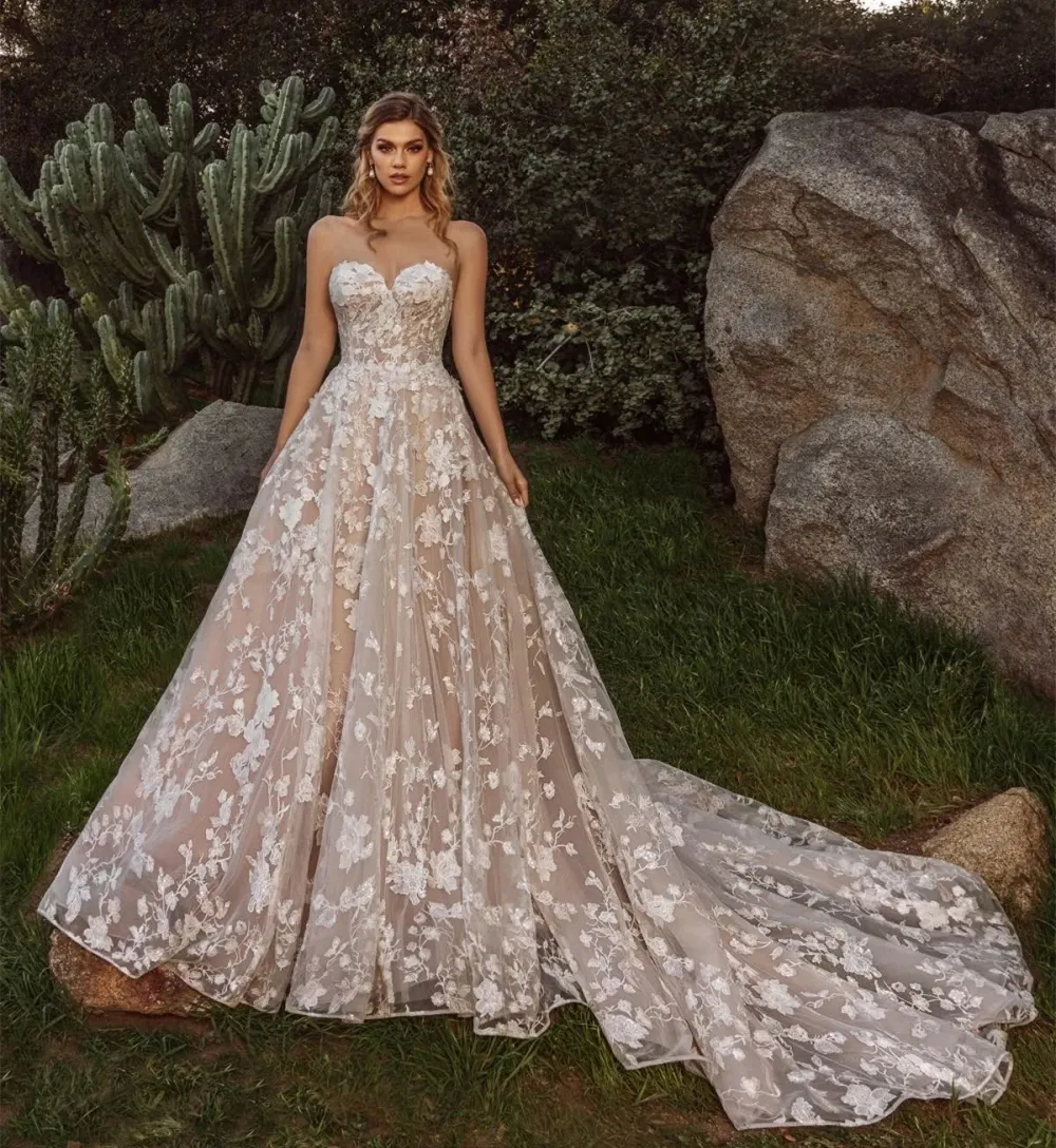 Wunderschöne Boho-Hochzeitskleider mit Spitze in A-Linie, herzförmiger Ausschnitt, ärmellos, lange Land-Brautkleider, hinten mit Schnürung, Champagner-Futter, Sommer-Strand-Luxus-Brautkleid