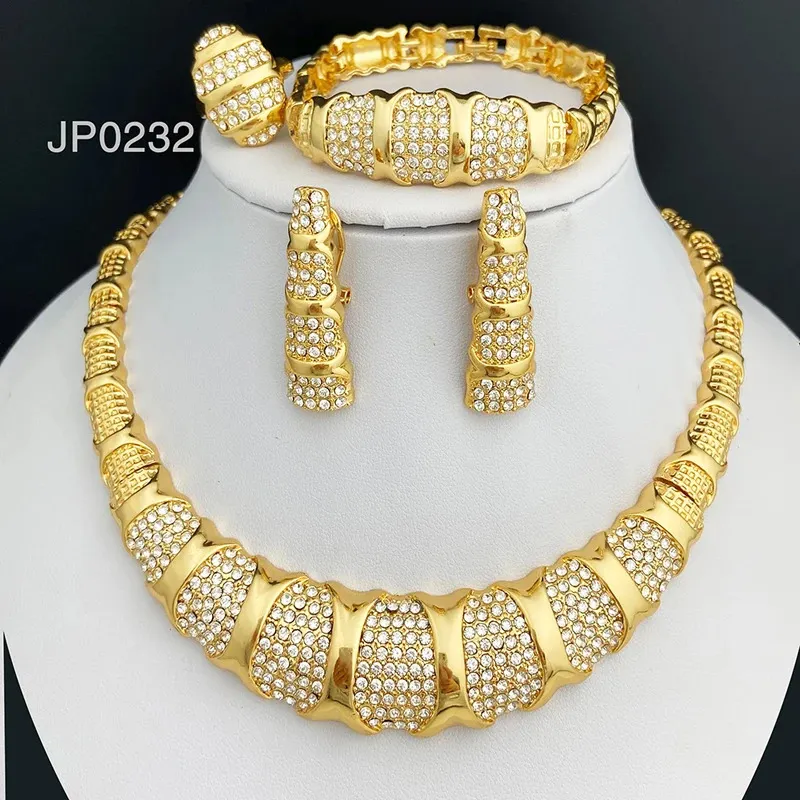 Dernières Dubaï Or Couleur Ensembles de Bijoux De Luxe Plaqué Or 18 Carats Femmes Colliers Boucles D'oreilles Bague Bracelet Accessoires De Fête De Mariage 240110