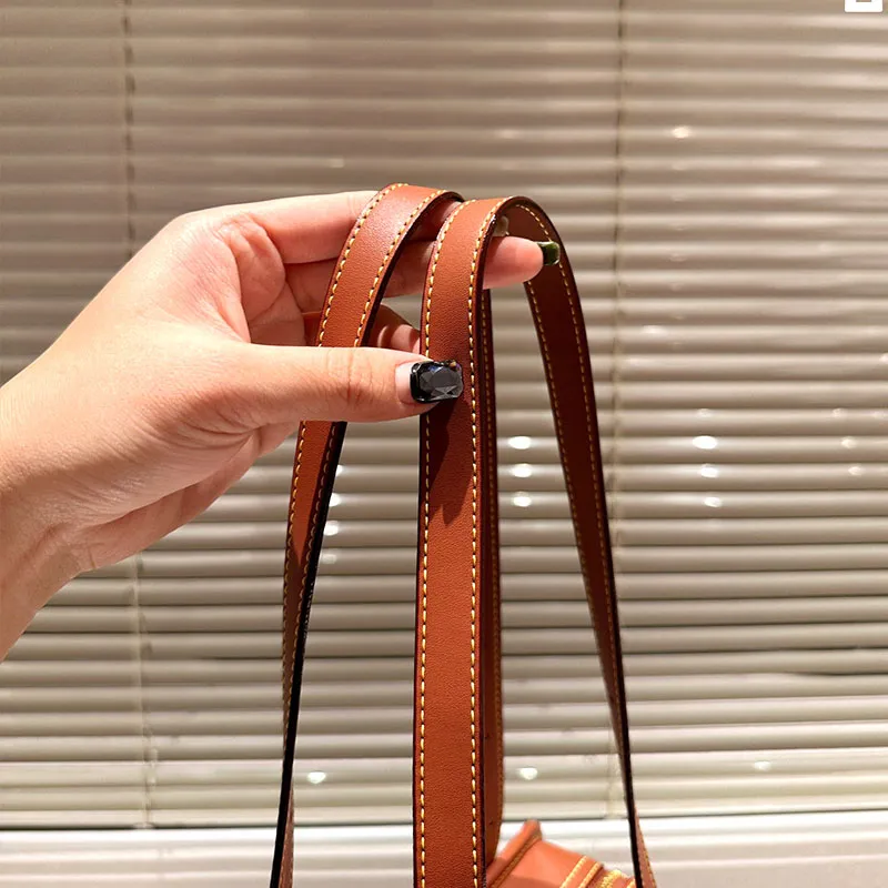 Fashion Designer bag High quality understated elegant leather side underarm bag size super large 25X15cm Hand-held crossbody bag