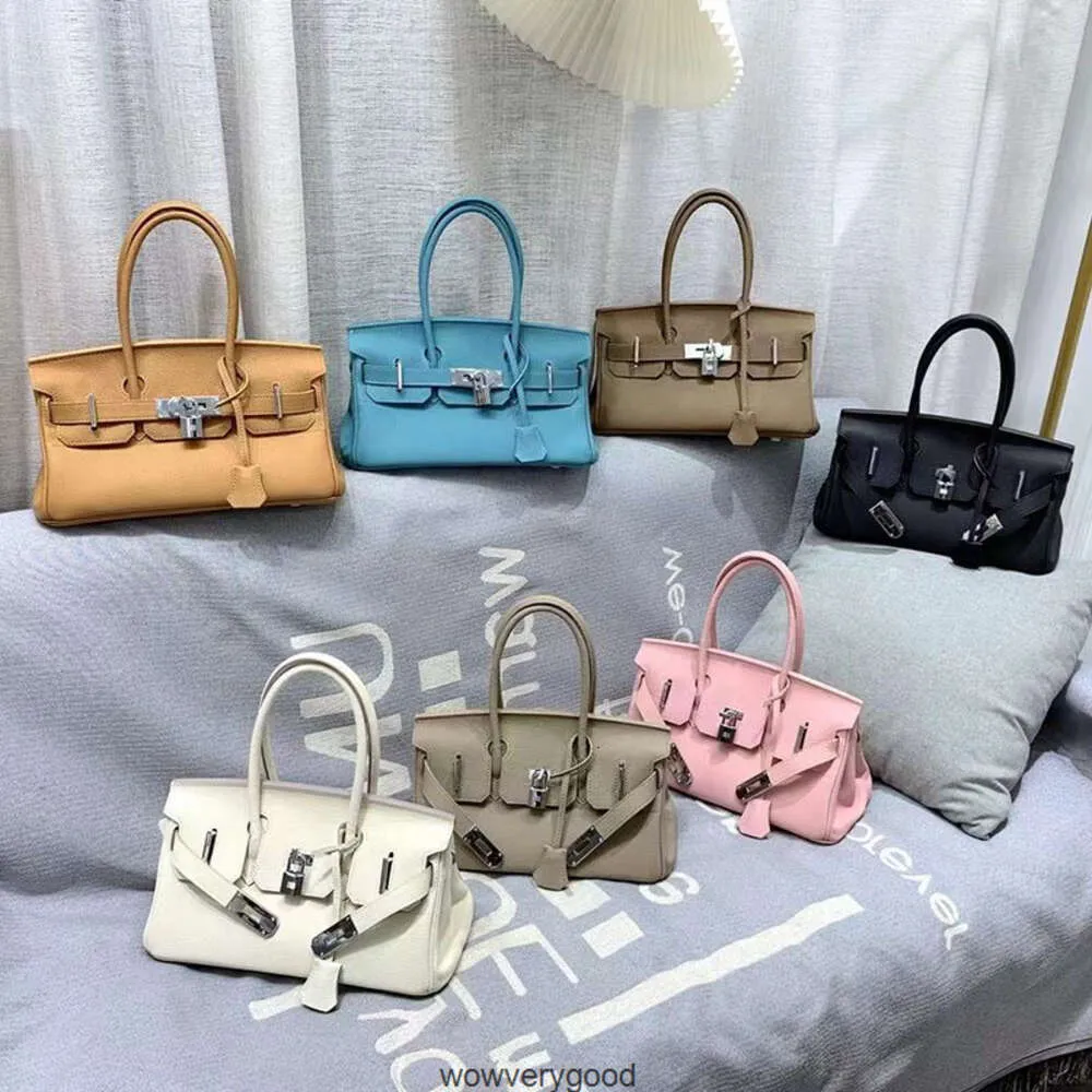 Sacs de créateurs Luxury Fashion Totes 2023 Nouvelle couche supérieure de haut niveau Togo Cow Hide Underarm Sac Horizontal Sild Backle Sac en cuir Sac à main pour femmes