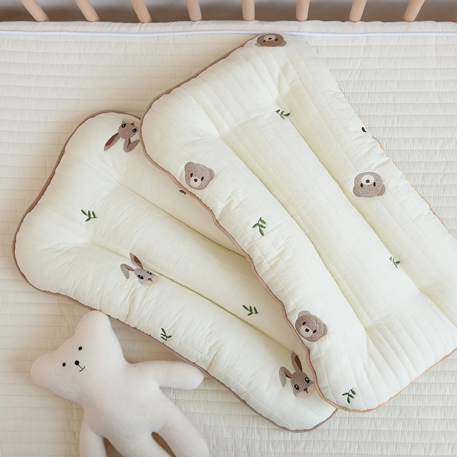 Korean born Baby Pillow for Boys Girls Cotton Quilted Breathable Mesh Cartoon Bear Rabbit Flat Pillow 0~5Years 240111