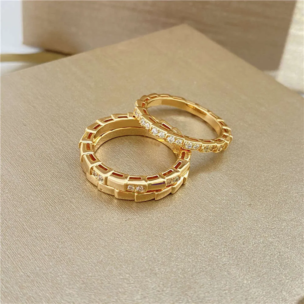 Desginer Bvlgary v Gold Plated Mi Jinbao Family Classic Snake Bone Full Diamond Ring Elegant Girlfriend Gift Autumn New Cat Eye Stone Ring