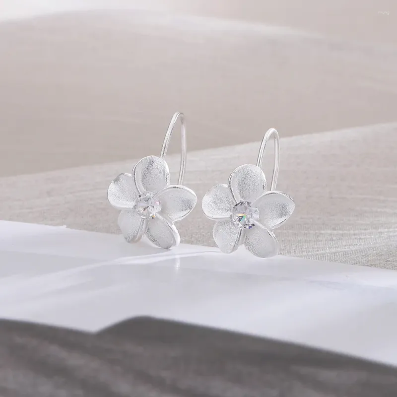 Orecchini a bottone alla moda color argento fiori eleganti pietra trasparente opaca per le donne ragazza regalo gioielli di moda Dropship all'ingrosso