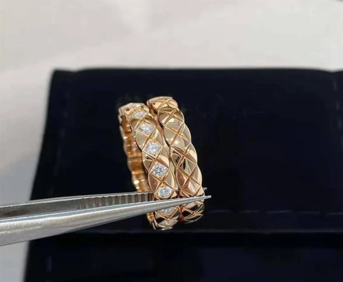 Luxe mode titanium staal liefde geur gouden ring mannen en vrouwen stijl buitenste geruite diamanten ring verpakking geschenkdoos voortreffelijk262674127