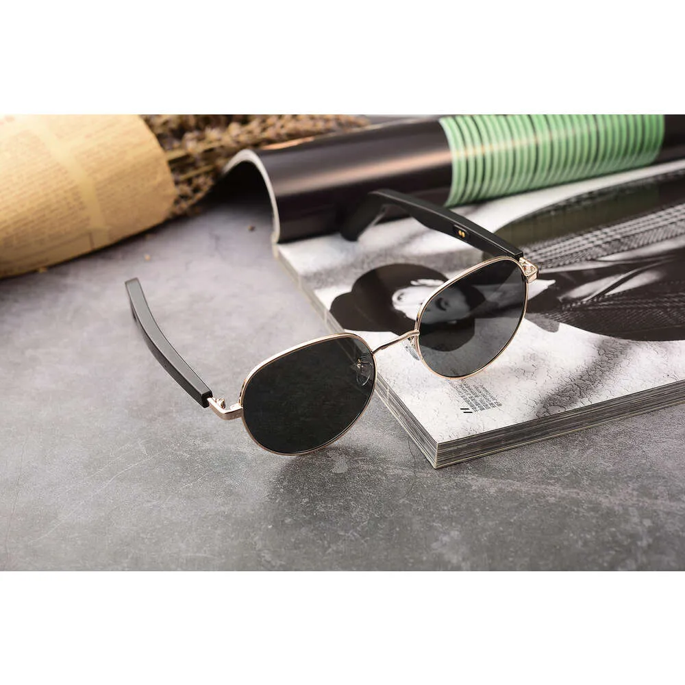 Wireless Bluetooth Sports Sunglasses with Nylon UV400 Lenses  display picture 1
