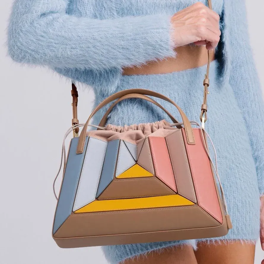 デザイナーバッグの女性ハンドバッグ対照的な色ステッチニッチドローストリングクロスボディバッグ三角形のダイヤモンド格子折りバッグ虹色のキャンディーカラーアームs