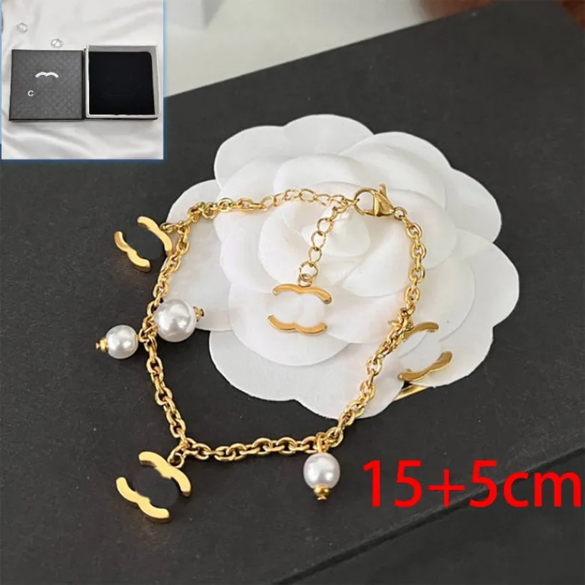 Boutique Pulseras de perlas Regalos románticos para mujeres Pulsera de acero inoxidable Joyería chapada en oro Diseñador de lujo Pulsera de marca Joyería de pareja de alta calidad con caja