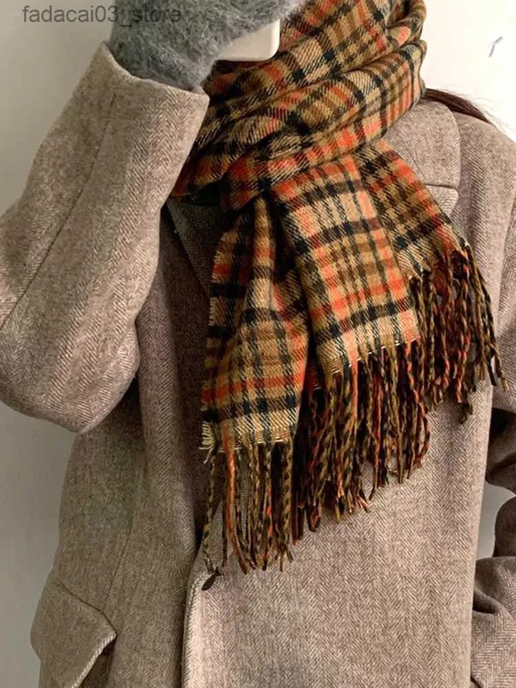 Halsdukar cachecol feminino inverno kvinnor vinter halsduk rutig tofs varm tjock filt långa wraps sjalar preppy stil halsdukar stål mujer q240111