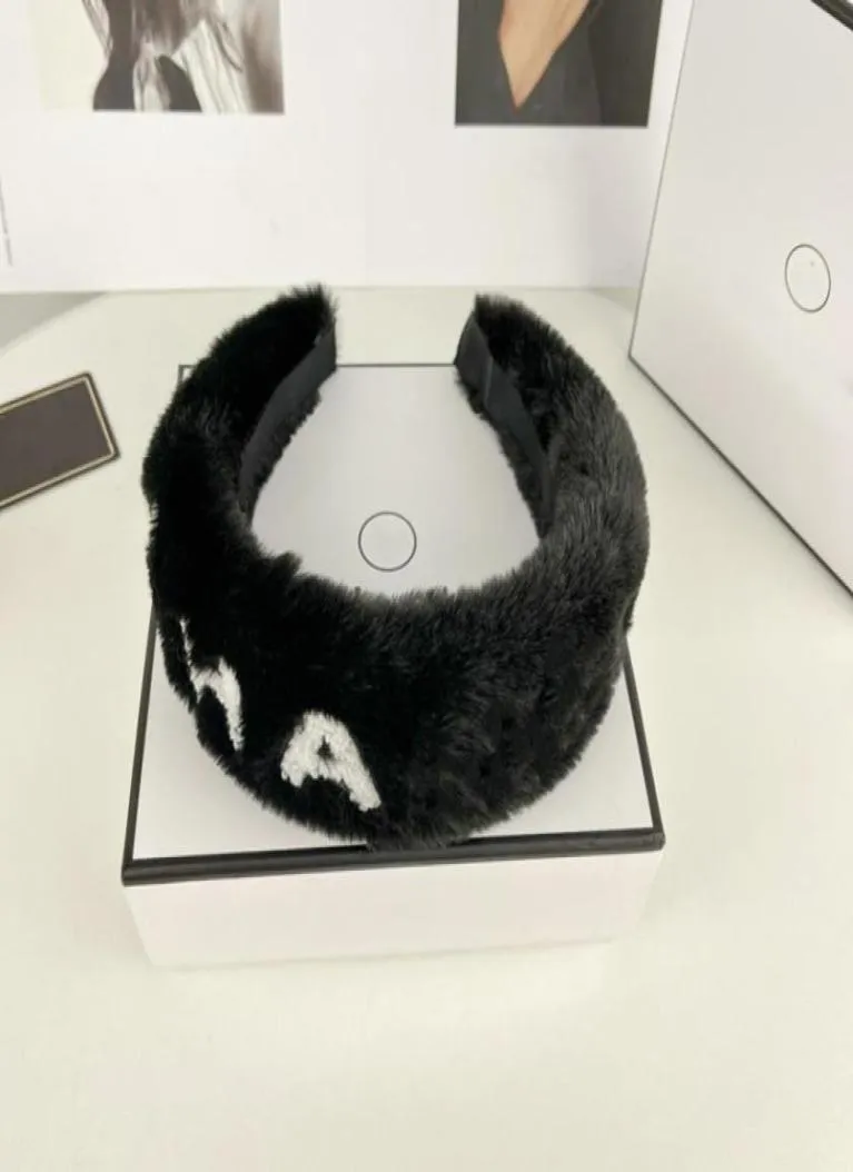 Mit BOX C Brief Designer PELZ Stirnbänder Für Frauen Mädchen 2022 Winter Neue Luxus Wolle Winter Stirnband Outdoor Haarband Kopf wickeln Bla3332799