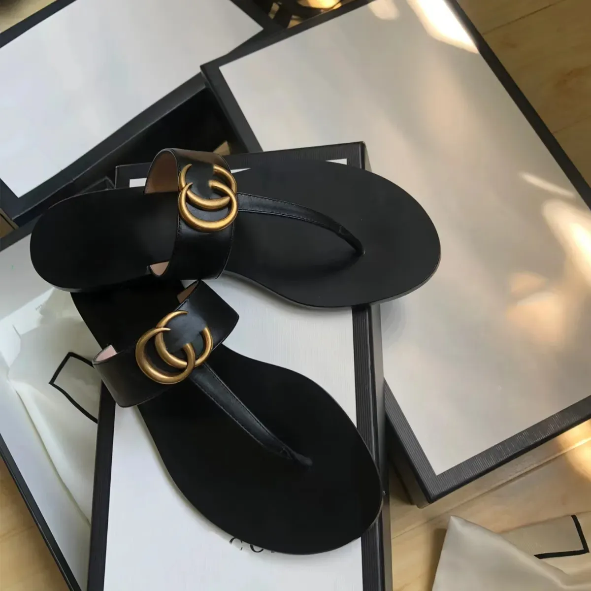 Stijlvolle pantoffel vrouw sandalen slippers hoge kwaliteit slip ons met klassieke platte schoenen string pantoffels ontwerp verkrijgbaar in EU-maten 35-42