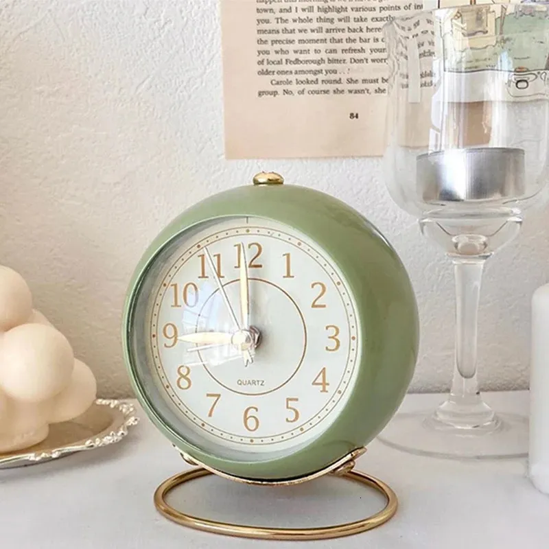 Silenzioso senza ticchettio Sveglia vintage retrò Piccolo orologio da tavolo con luce notturna Mini sveglia rotonda per ufficio camera da letto 240111