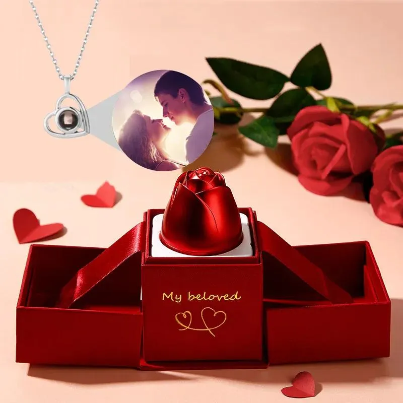 Halsband äkta S925 Anpassad projektionshalsband med utsökt Rose Gift Box Luxury Pendant Jewelry for Girl Friend 2022 Het Accessories