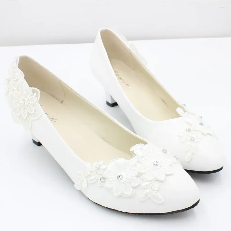 Sapatos de vestido feitos à mão feminino casamento renda decalque branco simples romântico salto alto bh2113