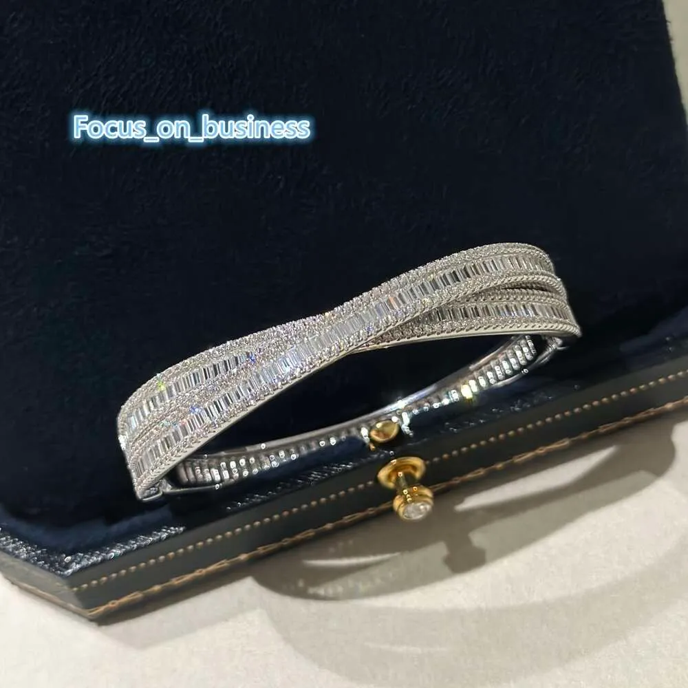 Bracciale di lusso Harry W Designer di marca Top S925 Argento sterling Pieno di zirconi di cristallo inciso Doppio strato Croce Bracciale rigido per le donne Gioielli da sposa