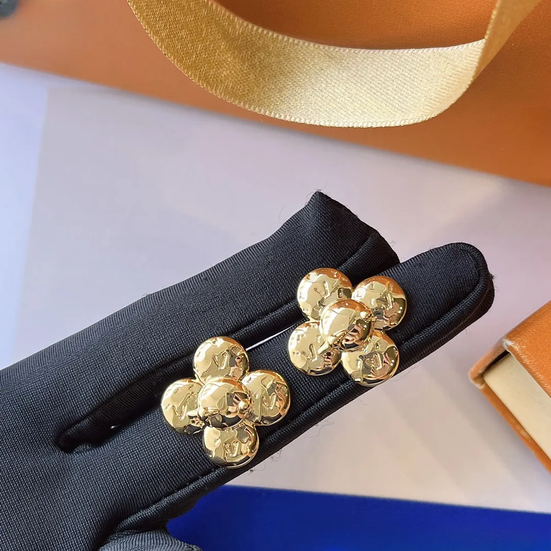 Orecchini di girasole del marchio designer 18K Orecchini boutique a boutique placcati in oro gioielli di compleanno di lusso di alta qualità Nuovi orecchini regalo da donna di piccole dimensioni J12194