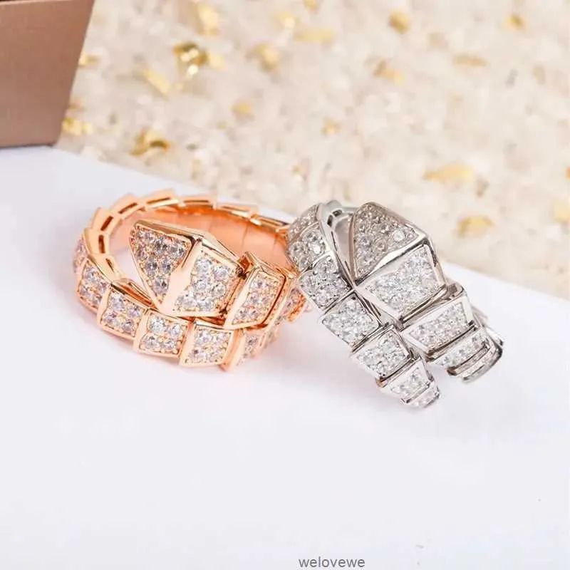 Venta caliente nuevo anillo de hueso de serpiente de diamante completo de Plata de Ley 925 para mujer temperamento de moda marca de lujo regalo de fiesta, joyería