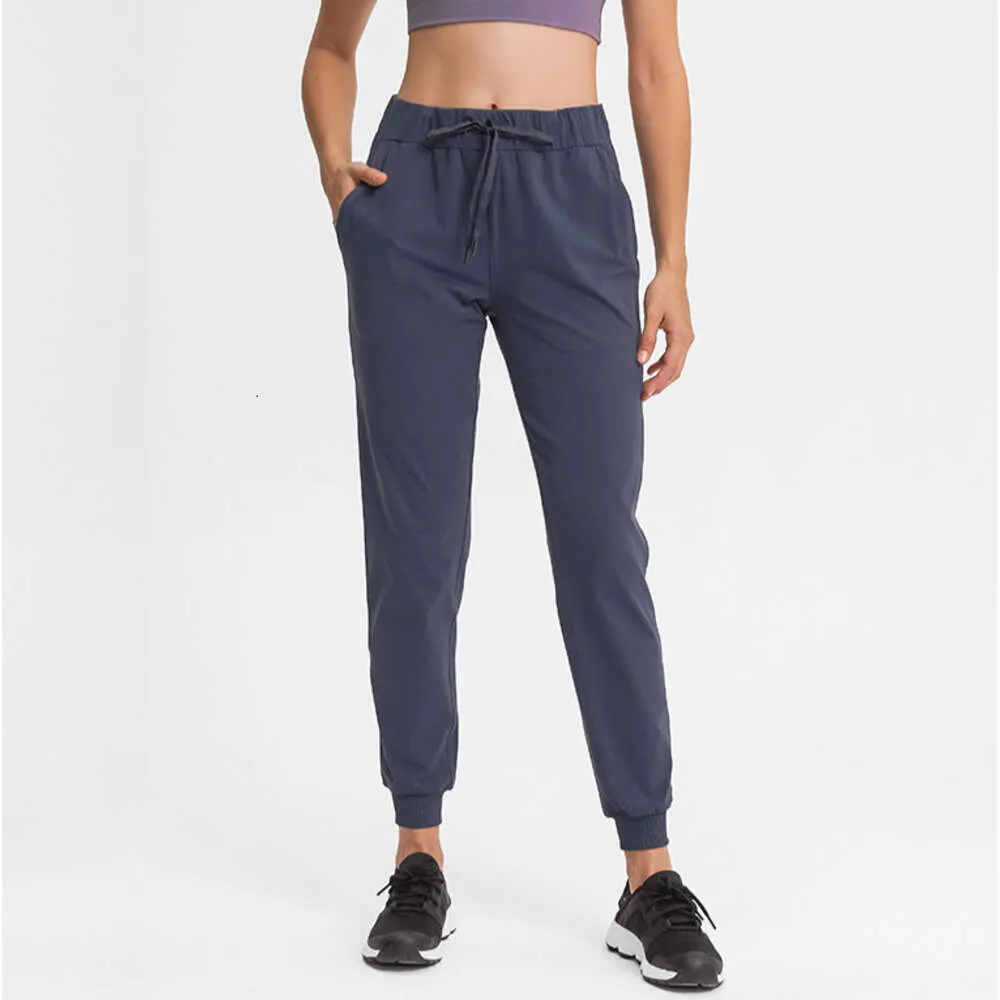 «Классические женские джоггеры с карманами — влагоотводящие брюки для йоги для фитнеса, бега и танцев — дышащие и мягкие брюки»