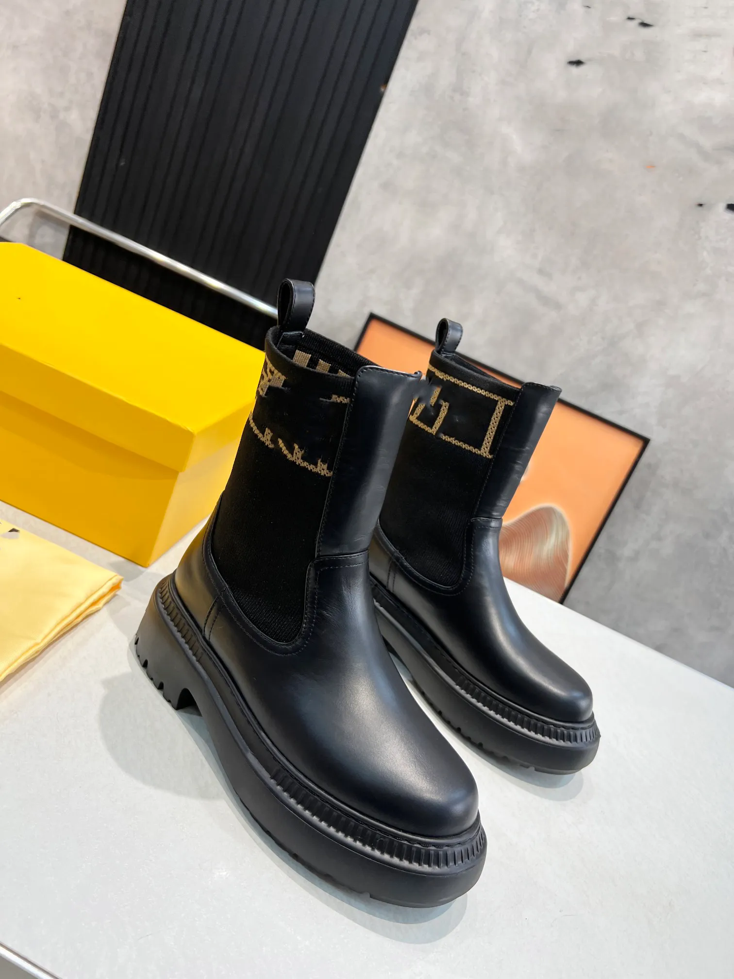 Botas Chelsea de manga corta Retro versátiles para mujer, nueva moda de invierno 2023