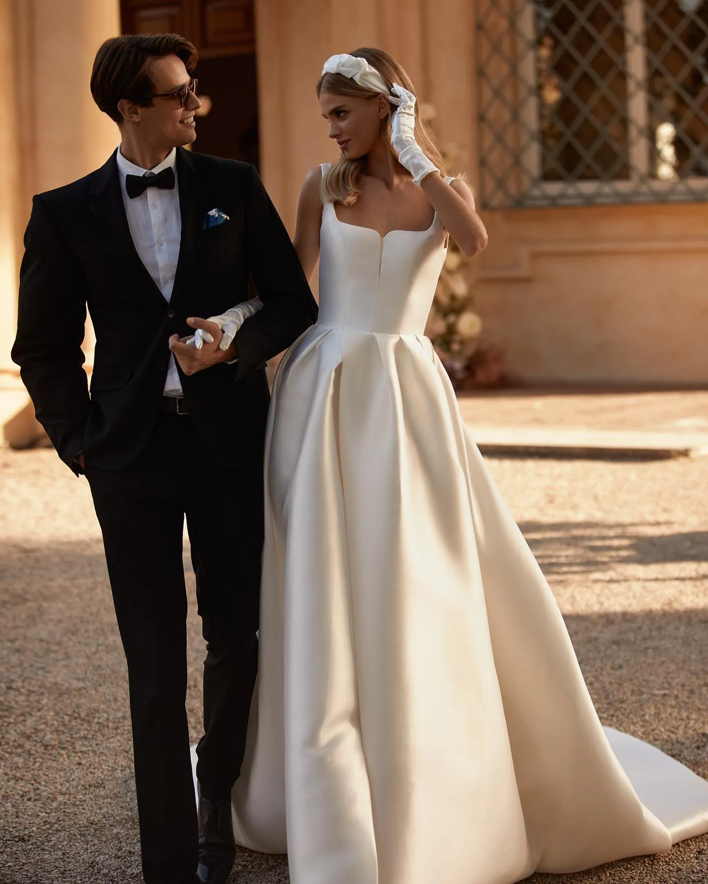 Vestido De Novia De Escote Cuadrado Elegante Vestido De Novia De Línea A  Con Botones, Tren De Barrido, Tela De Satén Perfecto Para Una Elegante  Celebración De 111,13 € | DHgate, image size:1440x1799