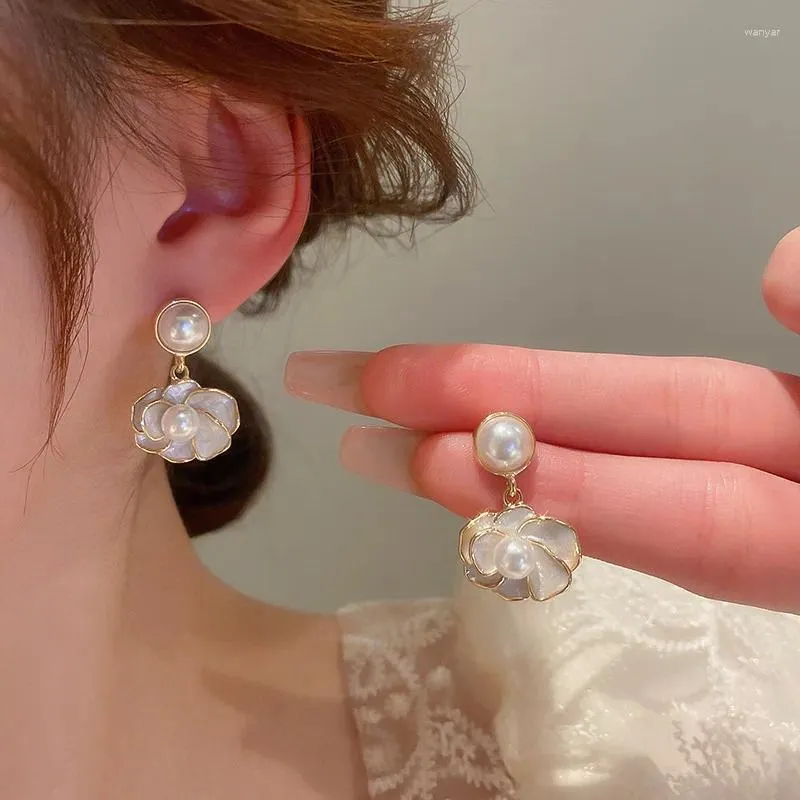 Boucles d'oreilles pendantes en forme de fleur blanche, pendentif en forme de goutte, camélia, perle, élégante, fête, cadeau personnalisé, accessoires pour amis, vente en gros