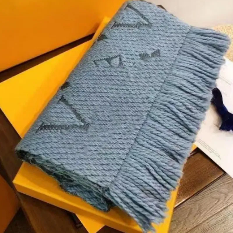 2024 Luxury Scarf Designers Nya anlända Brand Men Scarf Cashmere Winter Scarves Lång storlek Mannvärmare Womer Printing Letter Wool Tassels Fluffy Scarf